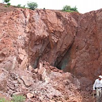 The Las Trancas copper-oxide bearing shear zone
